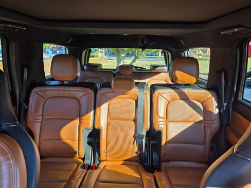 Used 2021 Lincoln Navigator Reserve image 13