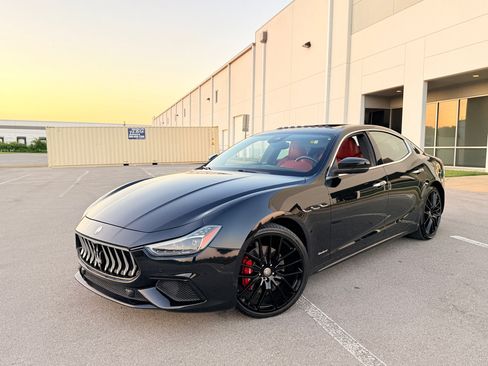 Used 2018 Maserati Ghibli GranSport image 12