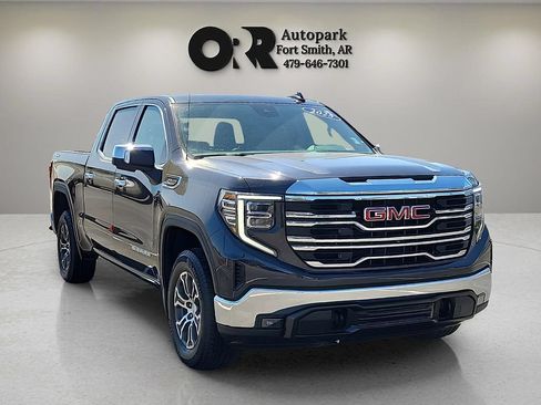 Used 2025 GMC Sierra 1500 SLT AWD/4WD image 1