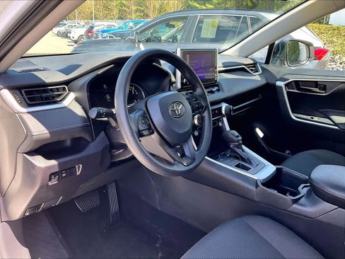Used 2025 Toyota RAV4 LE AWD/4WD image 8