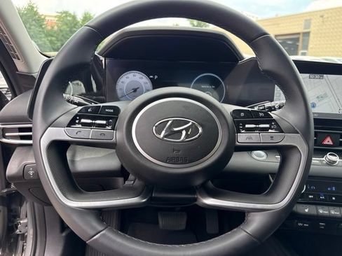 Used 2023 Hyundai Elantra Limited FWD image 12