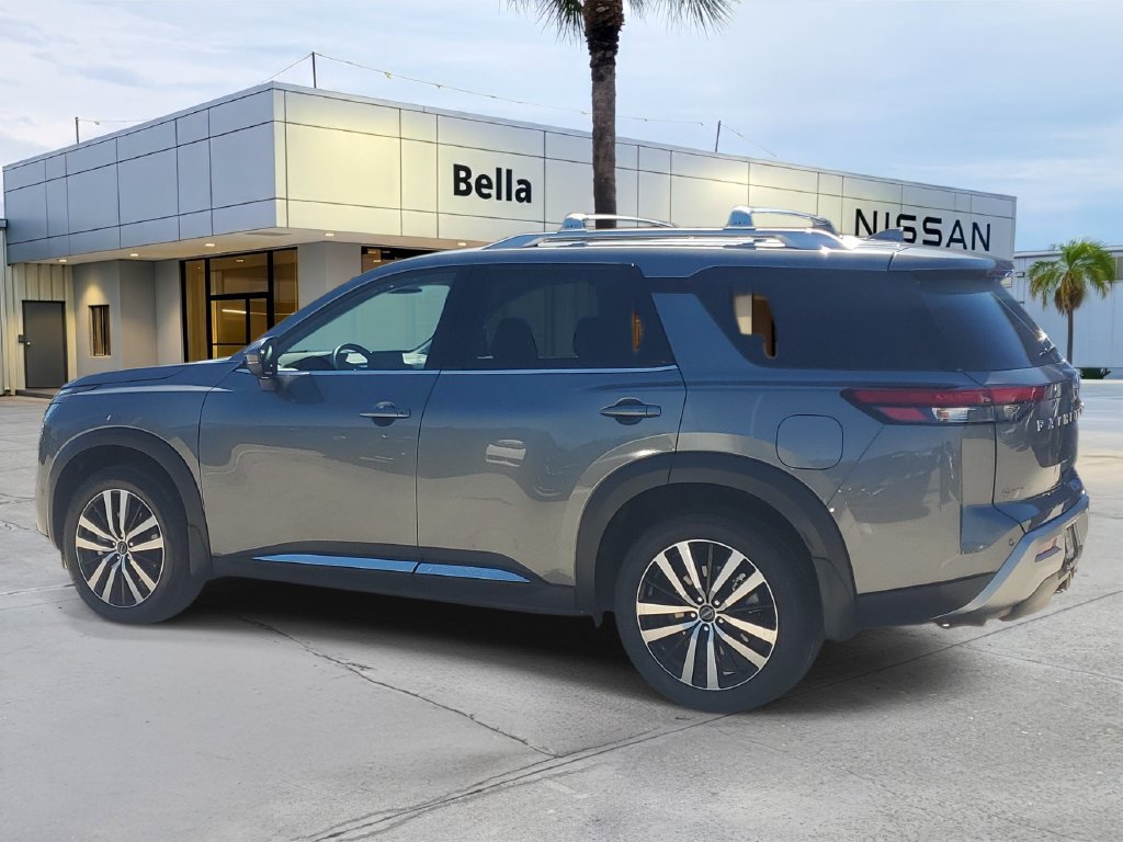 Used 2025 Nissan Pathfinder Platinum w/ Cargo Package FWD image 3