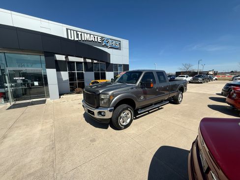 Used 2011 Ford F350 Lariat w/ Lariat Interior Pkg image 2