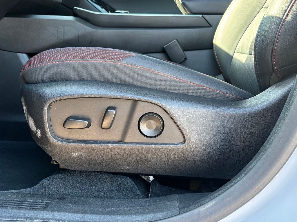 Used 2026 Chevrolet Equinox RS FWD image 14