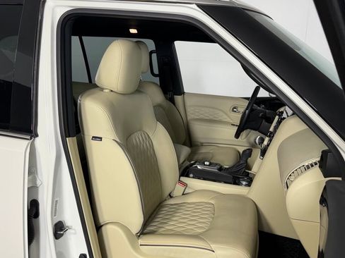 Used 2024 INFINITI QX80 Sensory image 32