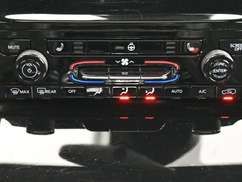 Used 2023 Jeep Grand Cherokee Altitude AWD/4WD image 19