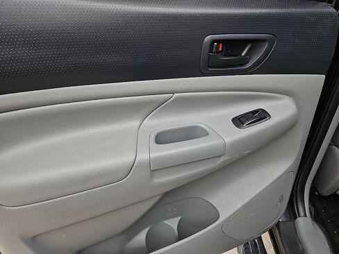 Used 2014 Toyota Tacoma PreRunner w/ SR5 Package RWD image 15