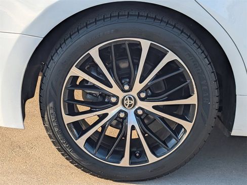 Used 2020 Toyota Camry image 7