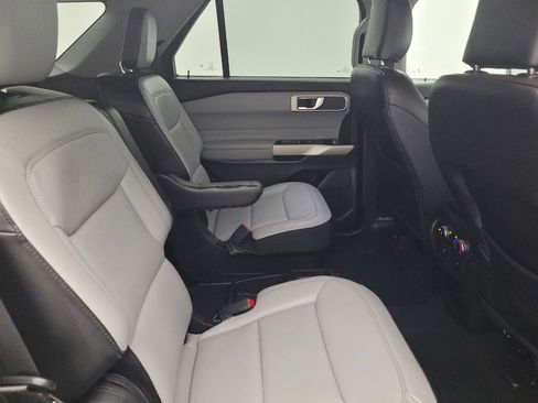 Used 2021 Ford Explorer XLT w/ Equipment Group 202A image 19