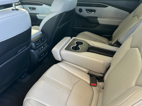 Certified 2025 Honda Pilot Touring image 12