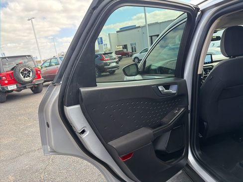 Used 2020 Ford Escape SE image 27