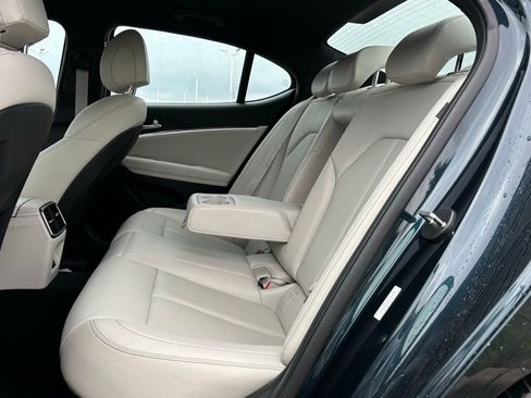 Used 2025 Genesis G70 2.5T image 8