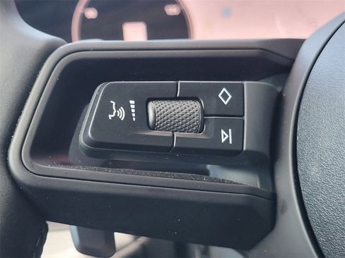 Used 2025 Porsche Cayenne image 24