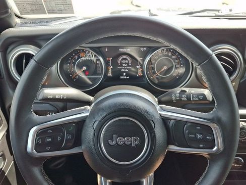 Used 2023 Jeep Wrangler Unlimited Sahara w/ Cold Weather Group AWD/4WD image 19
