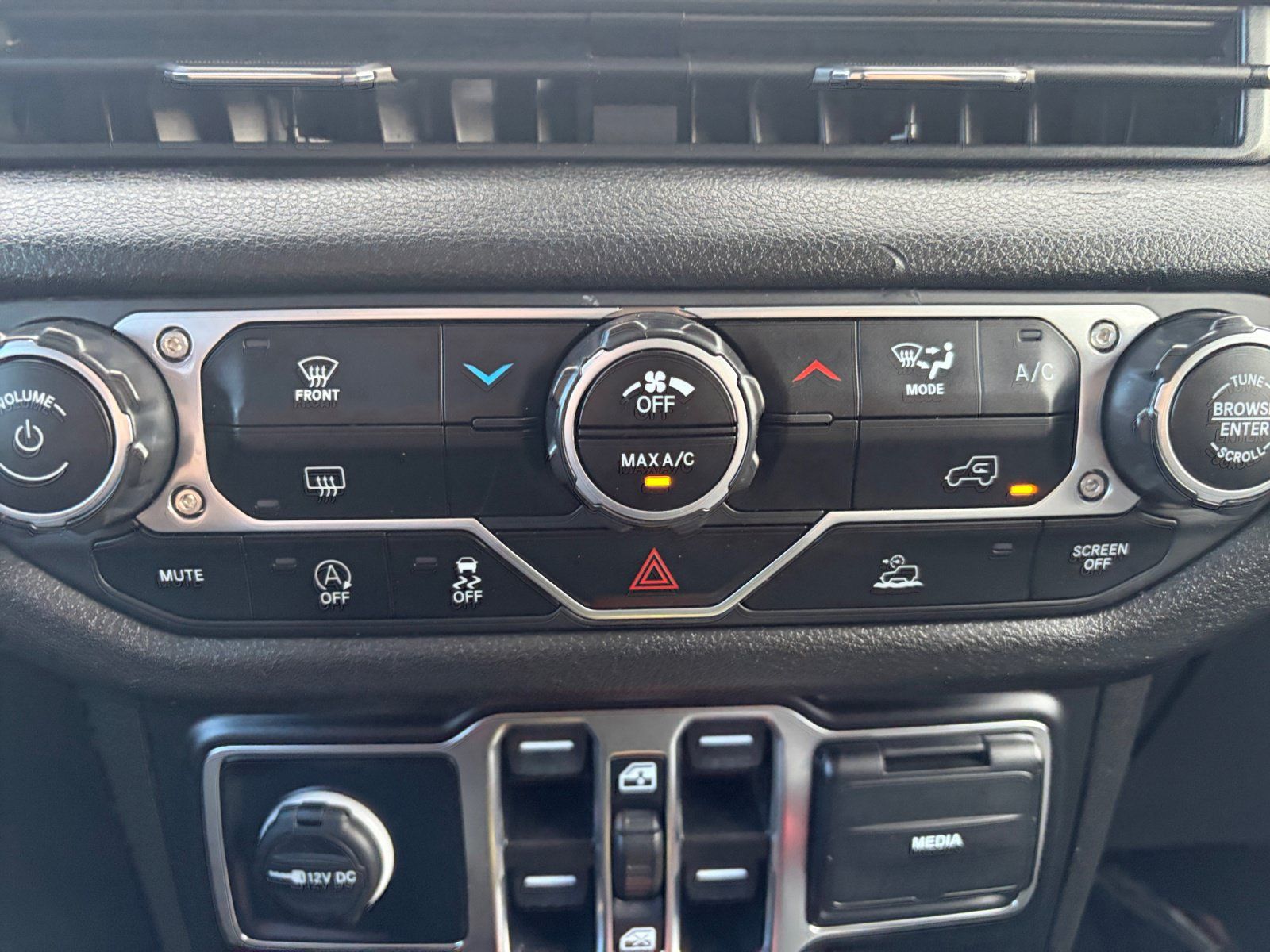 Used 2024 Jeep Wrangler Unlimited Sport AWD/4WD image 25