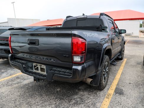 Used 2019 Toyota Tacoma TRD Sport AWD/4WD image 9