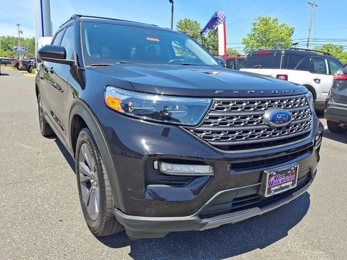 Certified 2023 Ford Explorer XLT w/ Equipment Group 202A AWD/4WD image 2