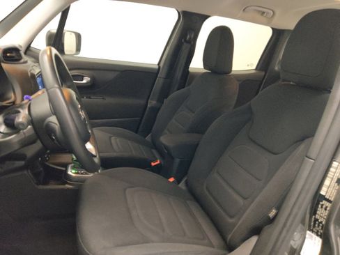 Used 2020 Jeep Renegade Latitude FWD image 17