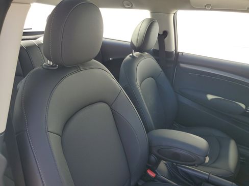 Used 2023 MINI Cooper 2-Door Hardtop image 12