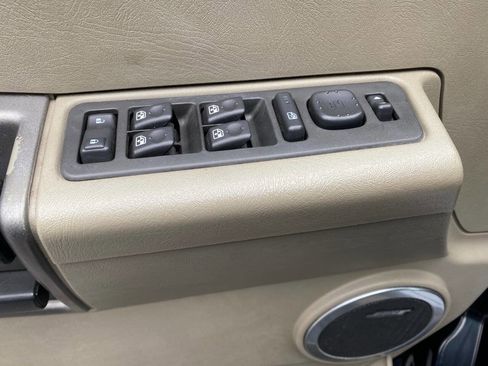 Used 2003 HUMMER H2 w/ Preferred Equipment Group image 12
