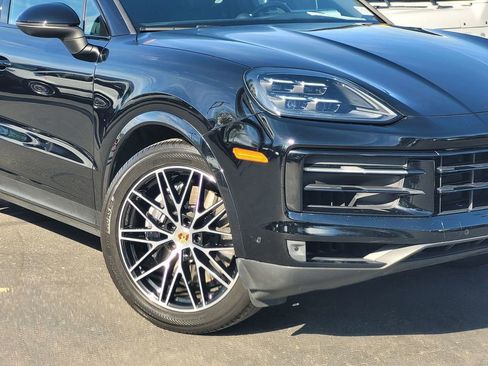 Used 2024 Porsche Cayenne Coupe image 9