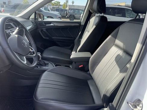 Used 2022 Volkswagen Tiguan SE image 9