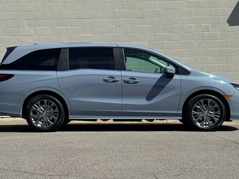 New 2026 Honda Odyssey Touring image 3