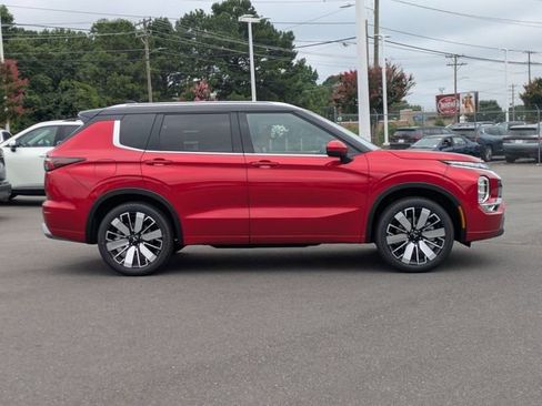 New 2025 Mitsubishi Outlander SEL image 2