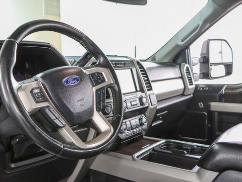 Used 2021 Ford F250 Lariat w/ Lariat Value Package AWD/4WD image 24