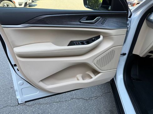 New 2026 Jeep Grand Cherokee Limited AWD/4WD image 18