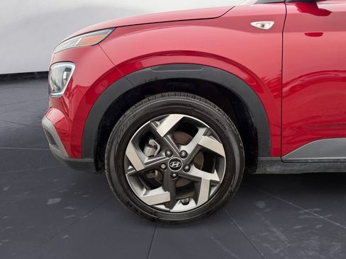 Used 2022 Hyundai Venue Limited FWD image 15