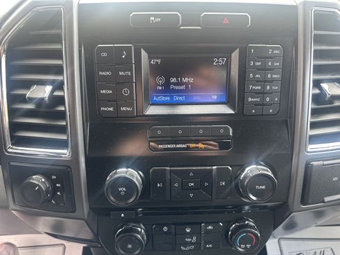 Used 2015 Ford F150 XLT image 25