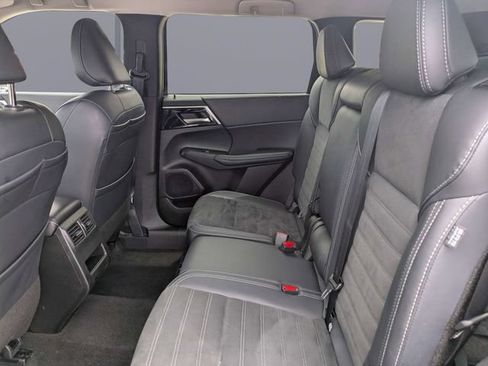 Used 2024 Mitsubishi Outlander SE FWD image 14