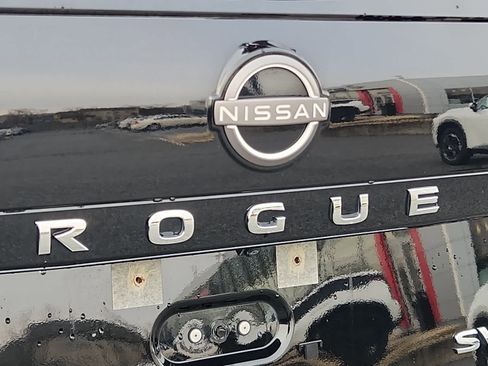 Used 2023 Nissan Rogue SV image 22