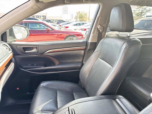 Used 2016 Toyota Highlander Limited image 15