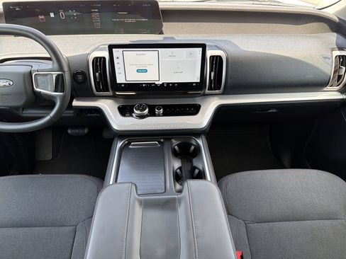 Used 2025 Ford Expedition Max Active RWD image 13