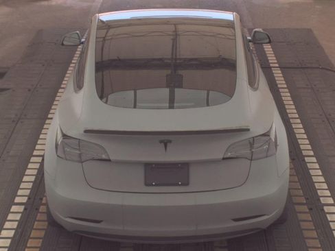 Used 2021 Tesla Model 3 Standard Range Plus image 5