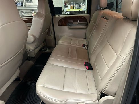 Used 2004 Ford F350 Lariat image 22