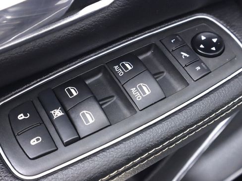 Used 2021 RAM 1500 Laramie AWD/4WD image 34