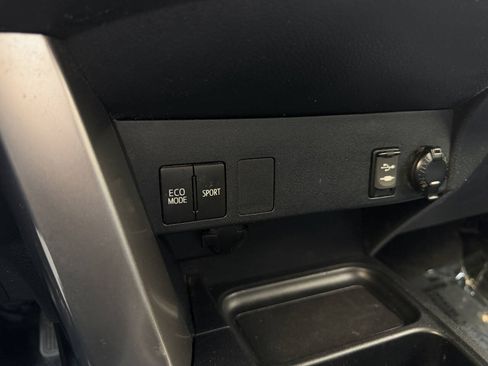Used 2018 Toyota RAV4 LE w/ All Weather Liner Package AWD/4WD image 27