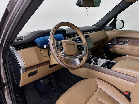 Used 2025 Land Rover Range Rover SE image 10