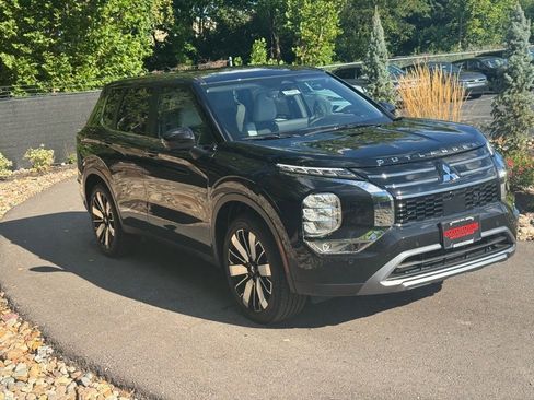 New 2025 Mitsubishi Outlander SE image 7