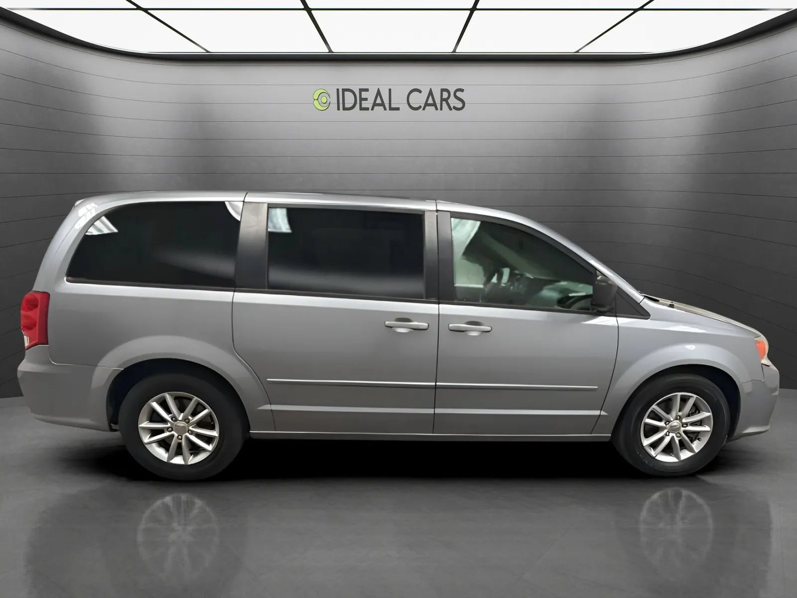 Used 2014 Dodge Grand Caravan SXT FWD image 4