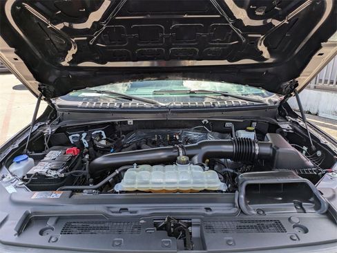 Used 2023 Ford Expedition XLT image 34