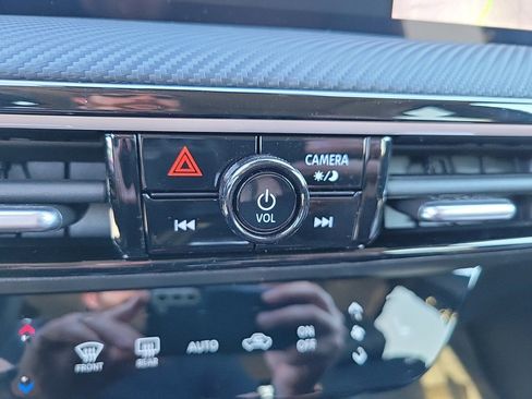 New 2025 Nissan Kicks SR w/ SR Premium Package FWD image 24
