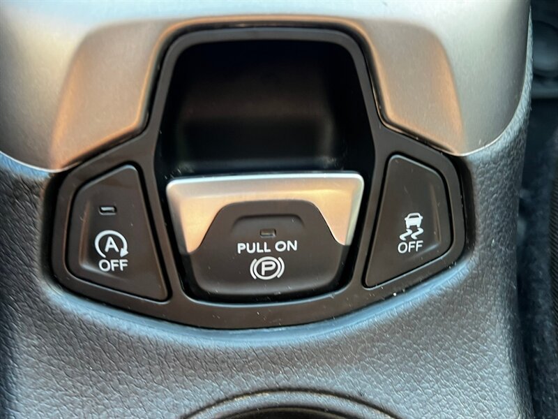 Used 2017 Jeep Compass Latitude w/ Popular Equipment Group AWD/4WD image 32