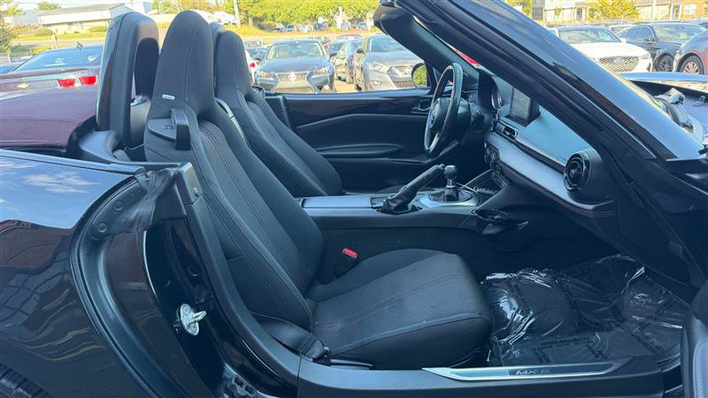 Used 2018 MAZDA MX-5 Miata Club RWD image 5