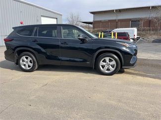 Used 2023 Toyota Highlander LE video 2