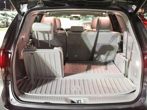 Used 2018 Toyota Highlander XLE image 30