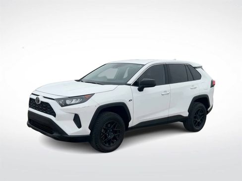 Used 2022 Toyota RAV4 LE image 5